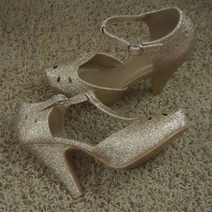 Modcloth Zest is History gold metallic heels